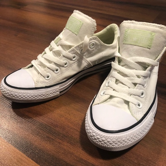 White converse sneakers - Picture 5 of 7